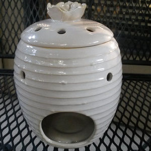 HALLMARK  IVORY Candle holder and Oil Diffuser